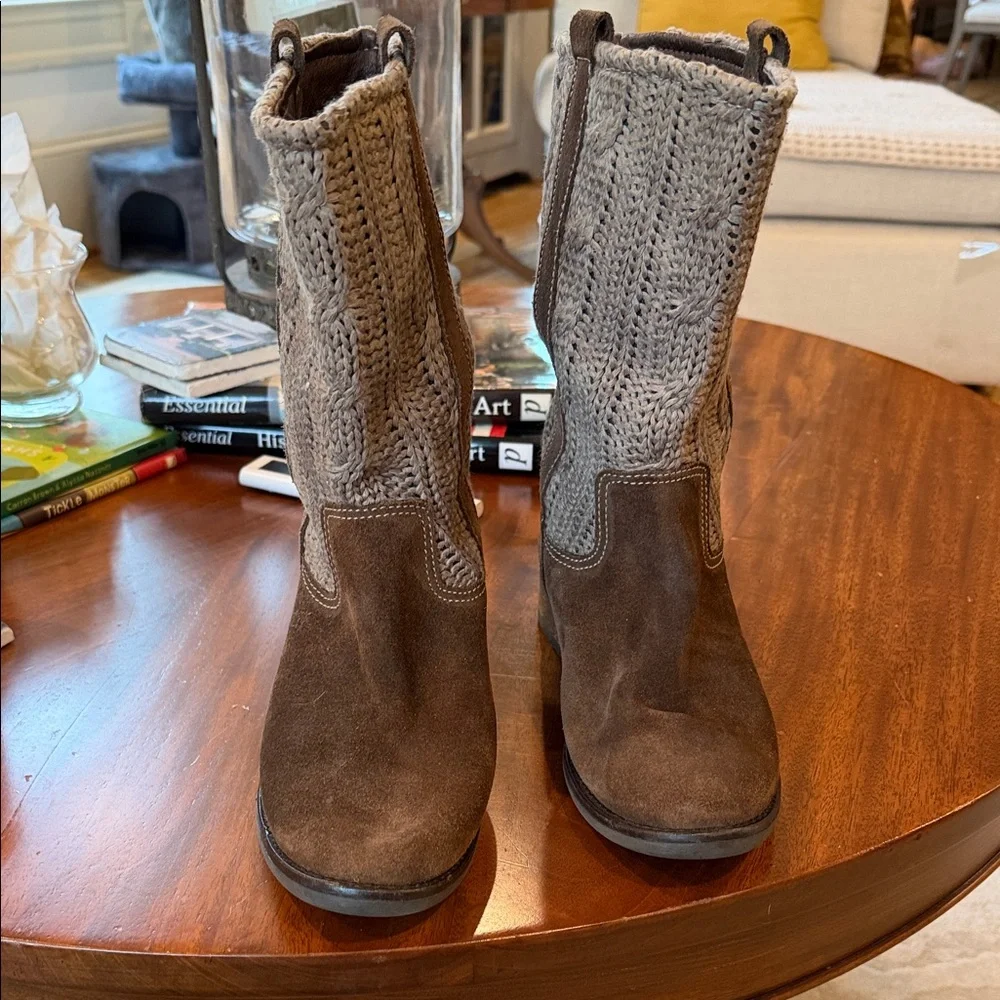 Sbicca Vintage Collection Stateroute boots in brown suede with a knit panel. 9.5